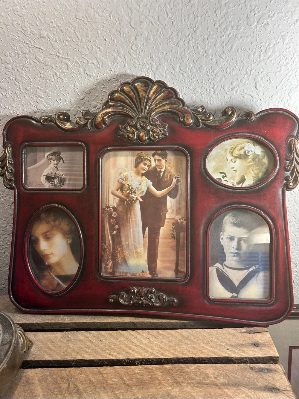 Vintage-Style Red/Brown Multi-Opening Photo Frame Victorian inspired